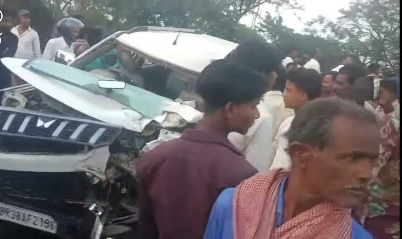 ARARIA : फोरलेन एनएच 27 पर पलटी स्कॉर्पियो, सवार सभी लोग घायल