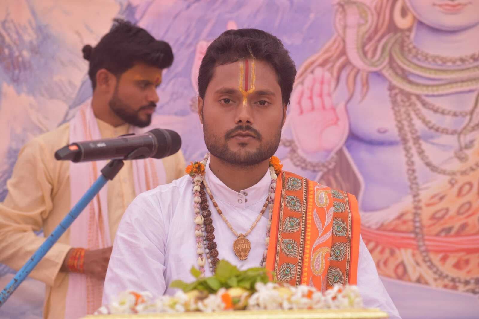 शिव तत्वों को जीवन में अपनाने का संतों ने दिया संदेश