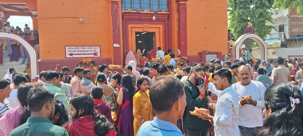 भक्तों ने सूर्यदेव का दर्शन-पूजन कर मांग आशीर्वाद
