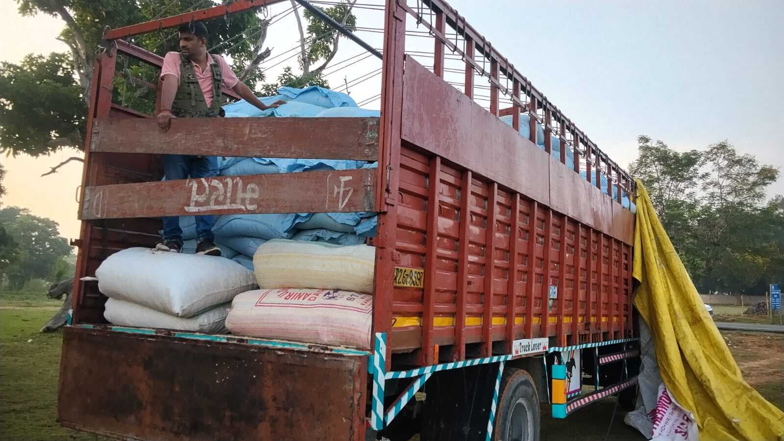 दो करोड़ आठ लाख रुपये का डोडा लदा ट्रक जब्त, तस्कर भागने में सफल