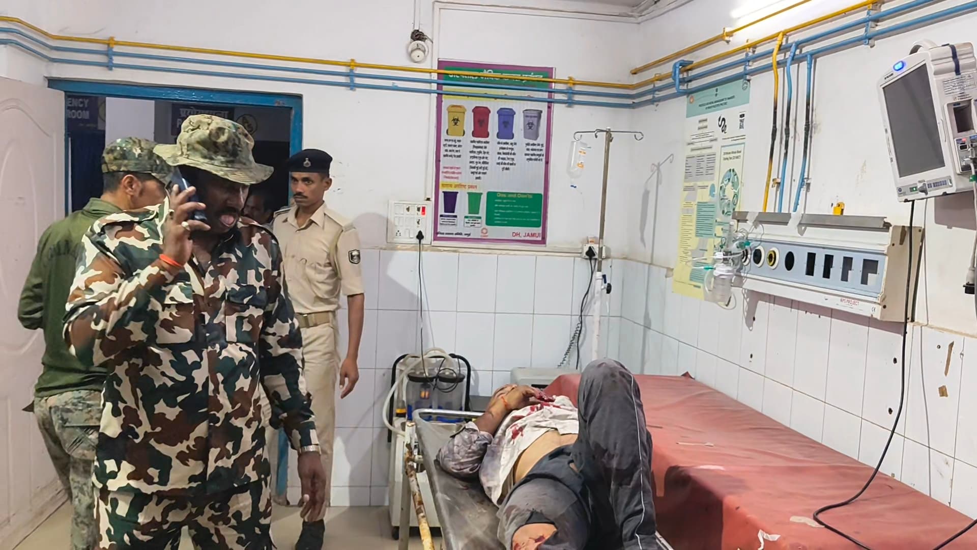 मलयपुर थाना के समीप अनियंत्रित ऑटो ने दो बाइक सवार को मारी टक्कर, दो घायल