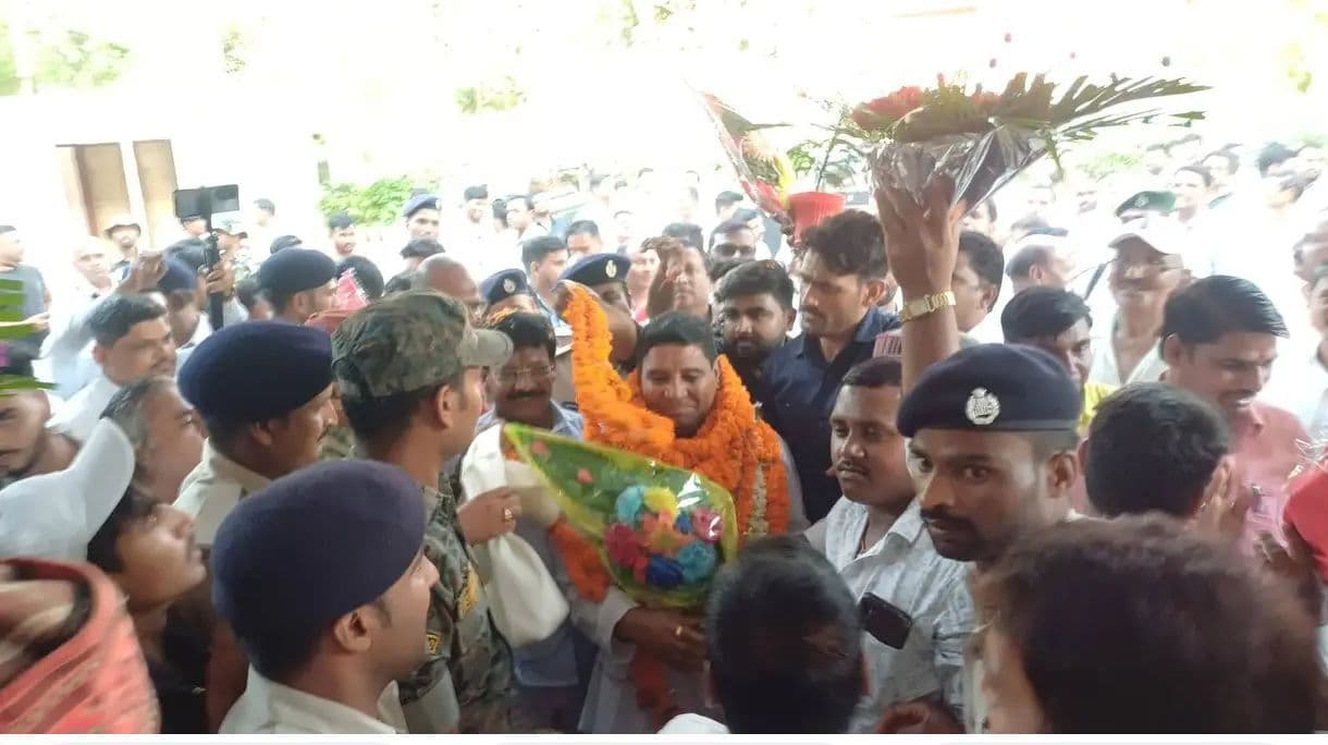 मंत्री बनने के बाद जमुई पहुंचे दामोदर रावत, जदयू कार्यकर्ताओं ने किया भव्य स्वागत