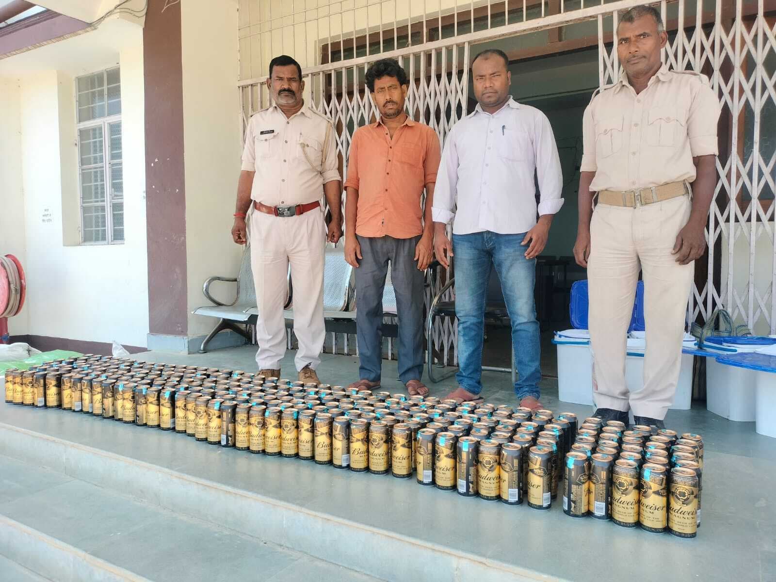 बस से 125 लीटर बीयर जब्त, तस्कर गिरफ्तार