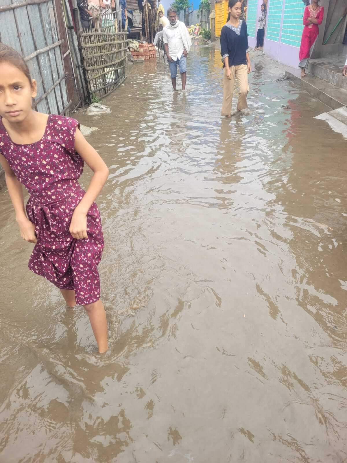 ARARIA : रानीगंज बाजार में जलजमाव, बाजारवासी परेशान