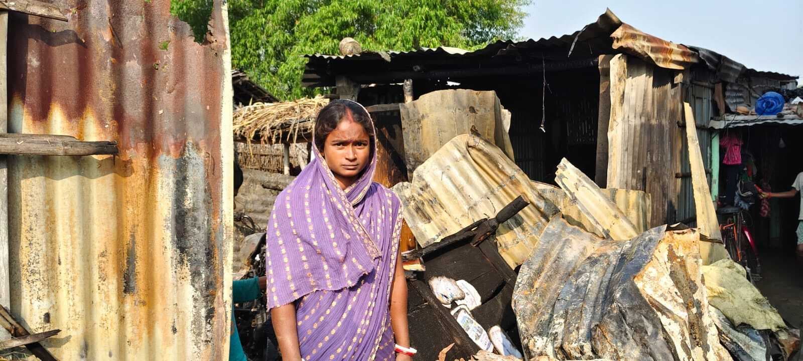 PURNIA : आग लगने से बाइक समेत दो घर जले