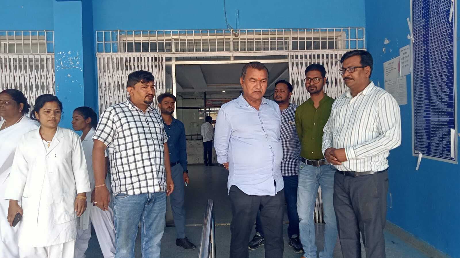 BANKA : हाजिरी बनाकर तेलडीहा घूमने चले गये चिकित्सक, ड्यूटी पर नहीं देख सीएस ने लगायी फटकार