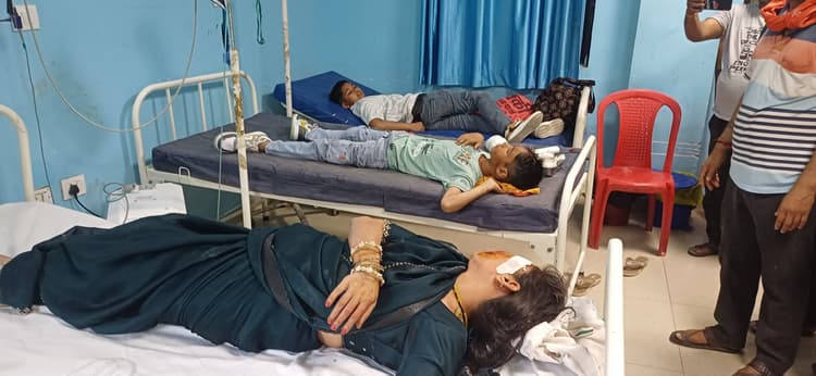 इ-रिक्शा पलटने से एक ही परिवार के चार लोग घायल