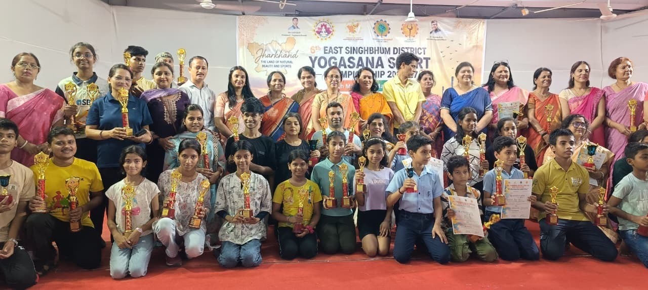 Yogasana sports : सीनियर बालिका ग्रुप में दीपिका लोहार चैंपियन