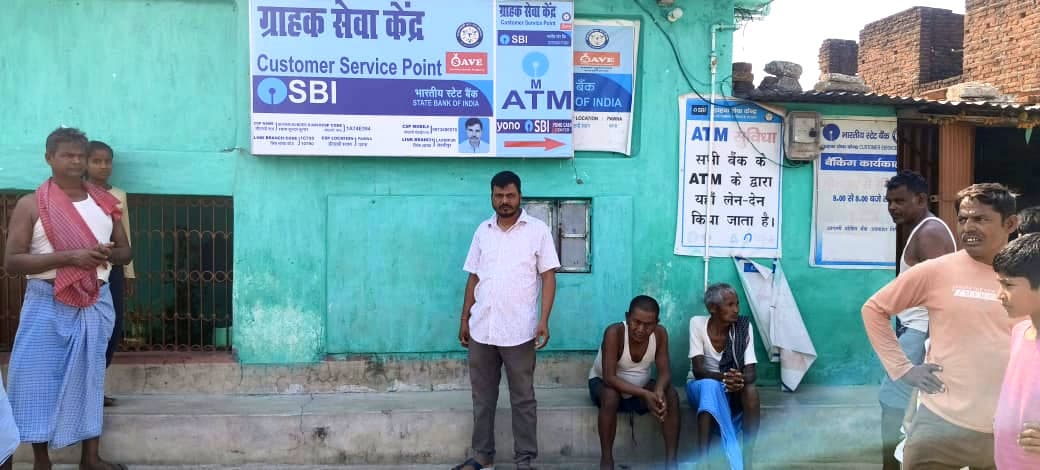 दिनदहाड़े पवना एसबीआई सीएसपी में लूट, हथियार के बल पर 1.75 लाख रुपये ले भागे बदमाश