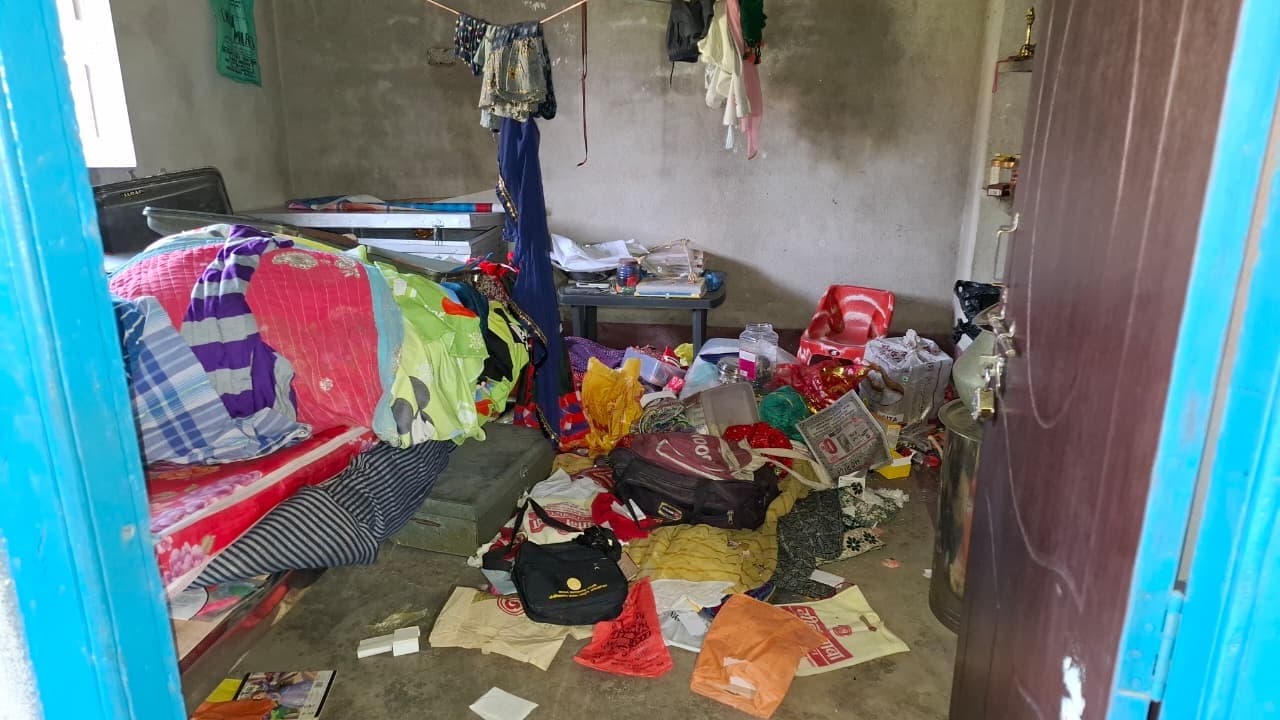Giridih News :होंकपोंक गांव में नगदी समेत सोने-चांदी के जेवरात की चोरी