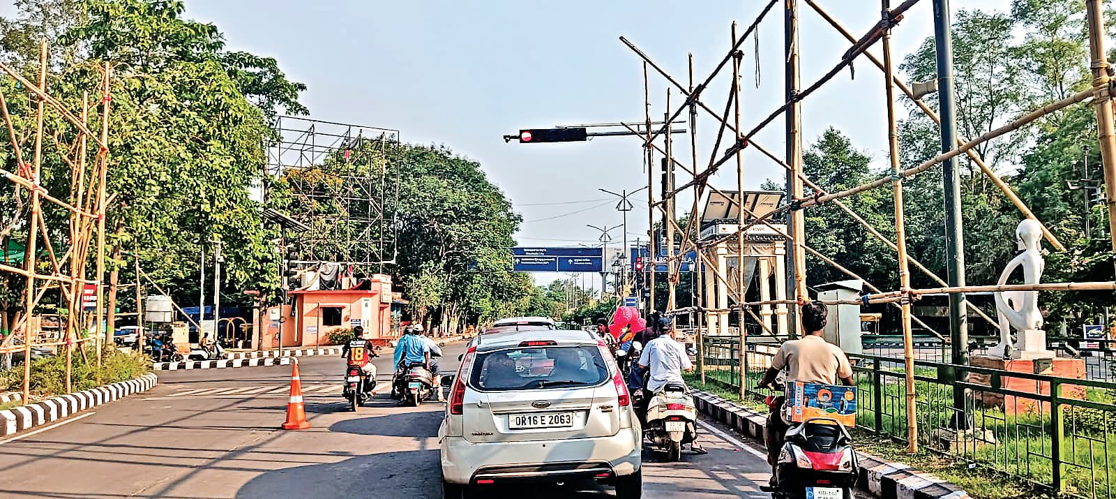 Rourkela News: डीएवी चौक पर ग्रीन शेड टूटा, भीषण गर्मी में लोग हो रहे परेशान