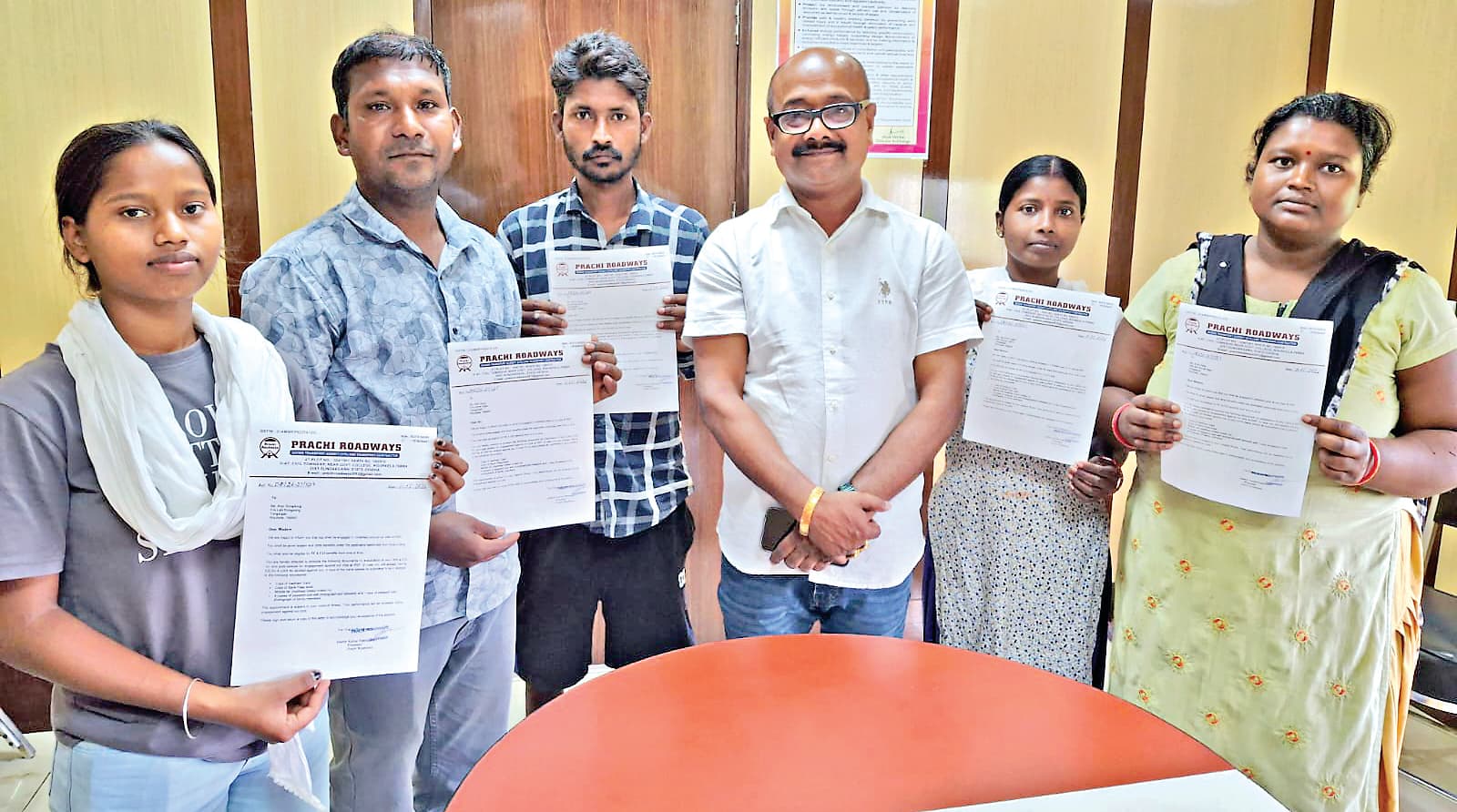 Rourkela News: आरएसपी ने काटे बस्ती के पांच व्यक्तियों को प्रदान किया नियोजन प्रस्तावना पत्र