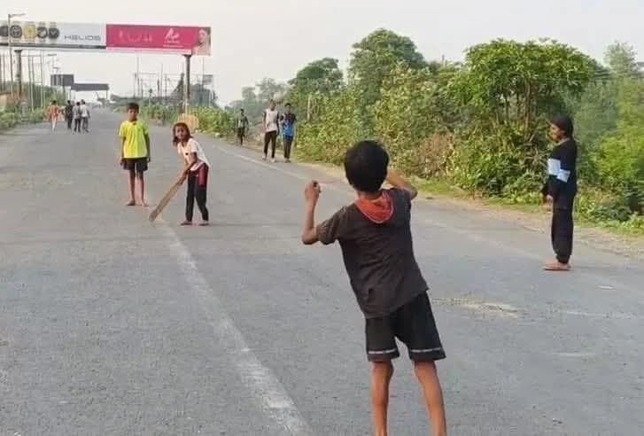 BHAGALPUR : खाली सड़क, निर्बाध ट्रैफिक...  भागलपुर शहर में हो रही है 20 वर्ष पहले वाली फिलिंग