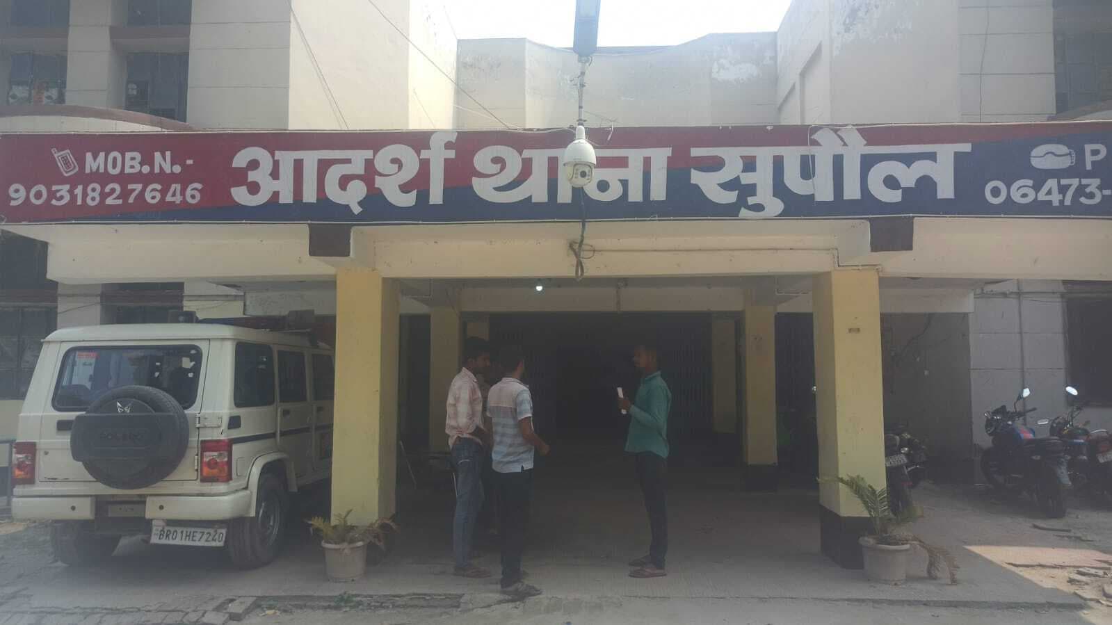 SUPAUL : गणपति मैरेज हॉल के पीछे चल रहा था हथियार व नशे का खेल, आठ बदमाश गिरफ्तार