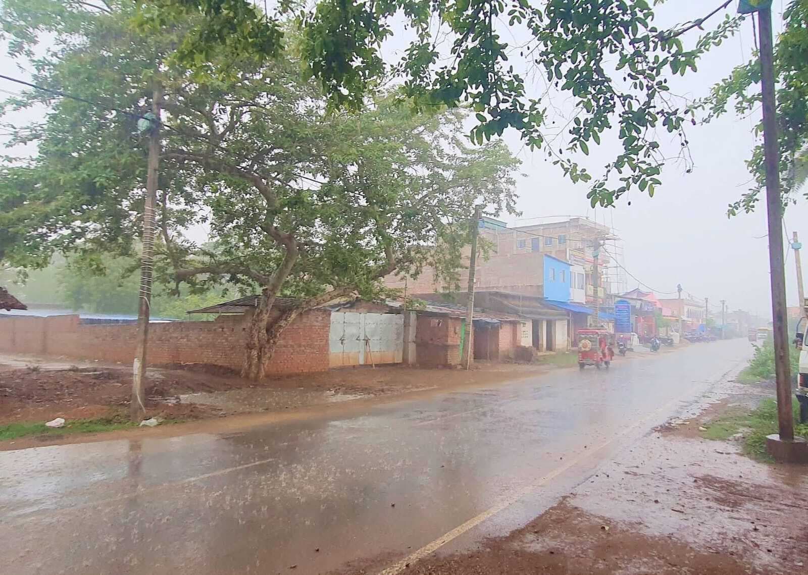 BANKA : तेज हवा के साथ हुई झमाझम बारिश, उमस भरी गर्मी से मिली राहत