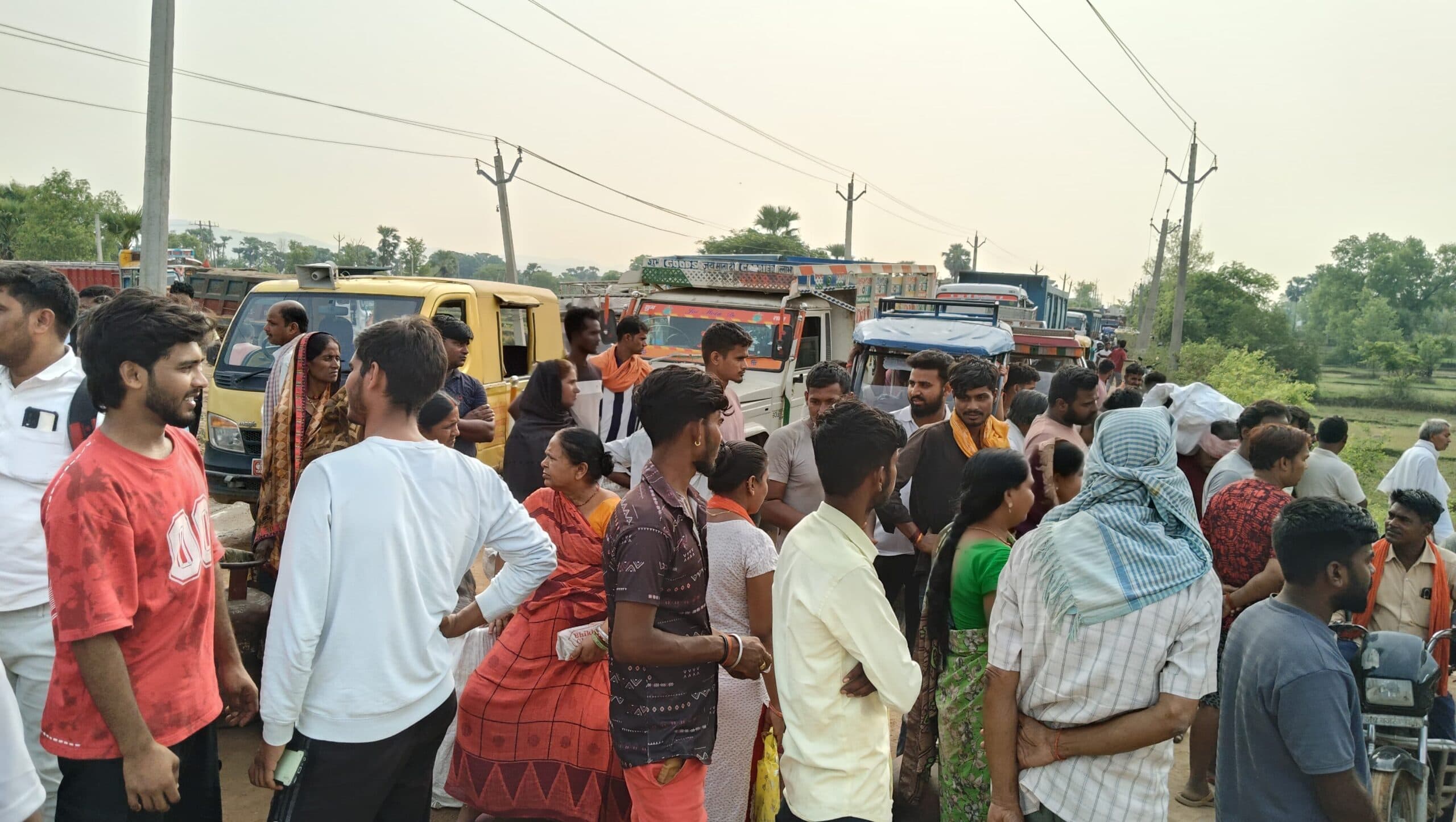 गोविंदपुर में गैस किल्लत : रातभर लाइन में लगने के बाद भी खाली हाथ लौट रहे उपभोक्ता