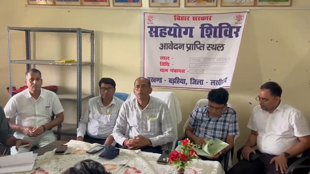 सहयोग शिविर में उमड़ी ग्रामीणों की भीड़, अधिकारियों को सौंपे गये दर्जनों आवेदन