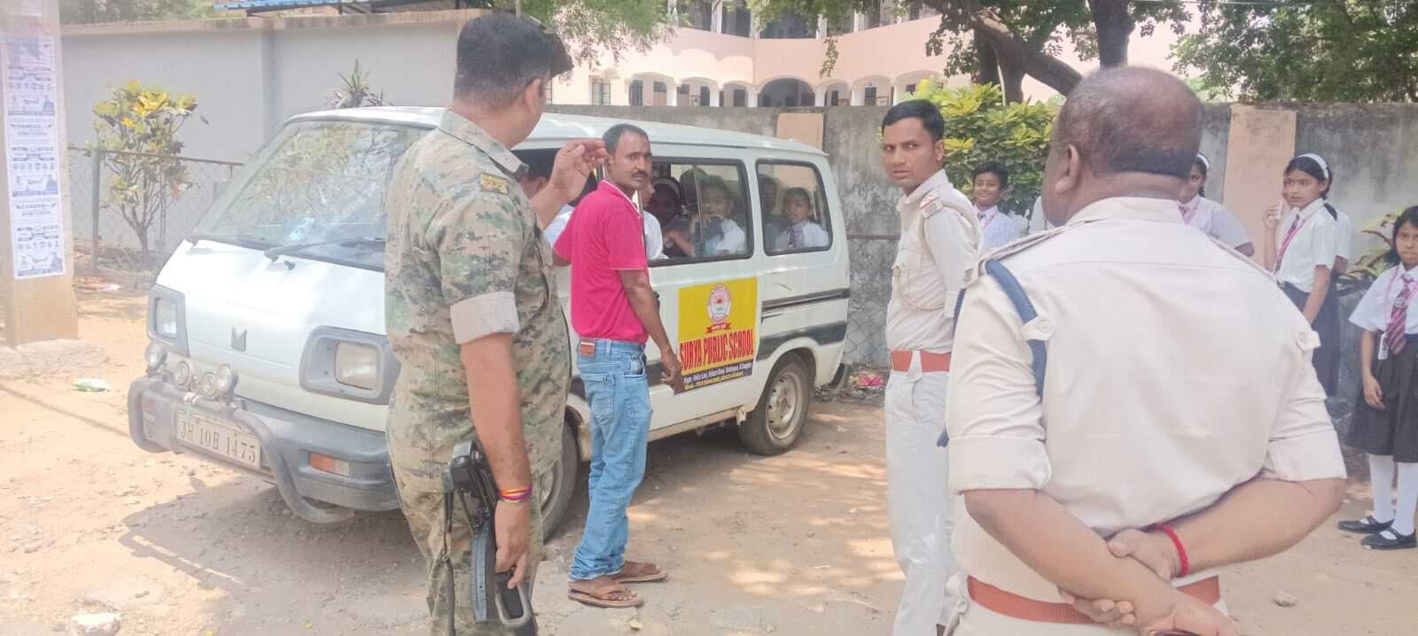स्कूली वाहनों में क्षमता से अधिक बच्चों को ढोने पर कार्रवाई,  प्राचार्यों की भी तय होगी जवाबदेही