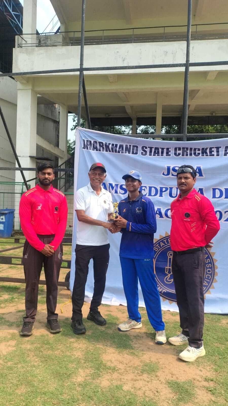 Jsca a divisiont20: आयुष खरे व चेतन ने लोयोला ब्लूज को 30 रन से दिलायी जीत