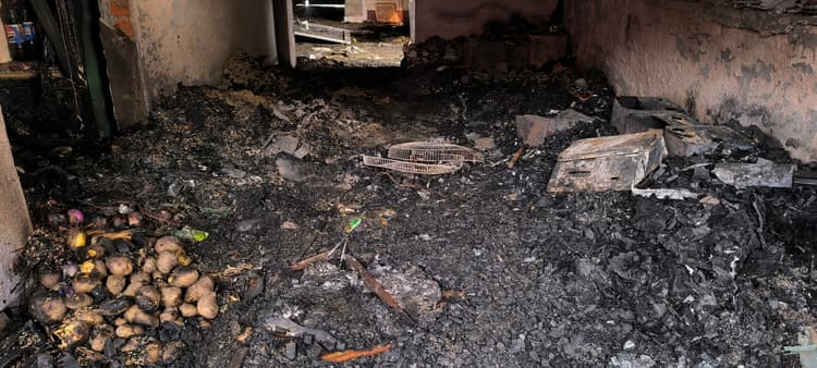 Giridih News :शॉर्ट सर्किट से दुकान में लगी आग, पिता-पुत्र झुलसे