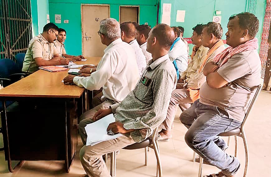 Gopalganj News : लाइसेंसधारियों की बैठक में हर्ष फायरिंग पर कार्रवाई की चेतावनी