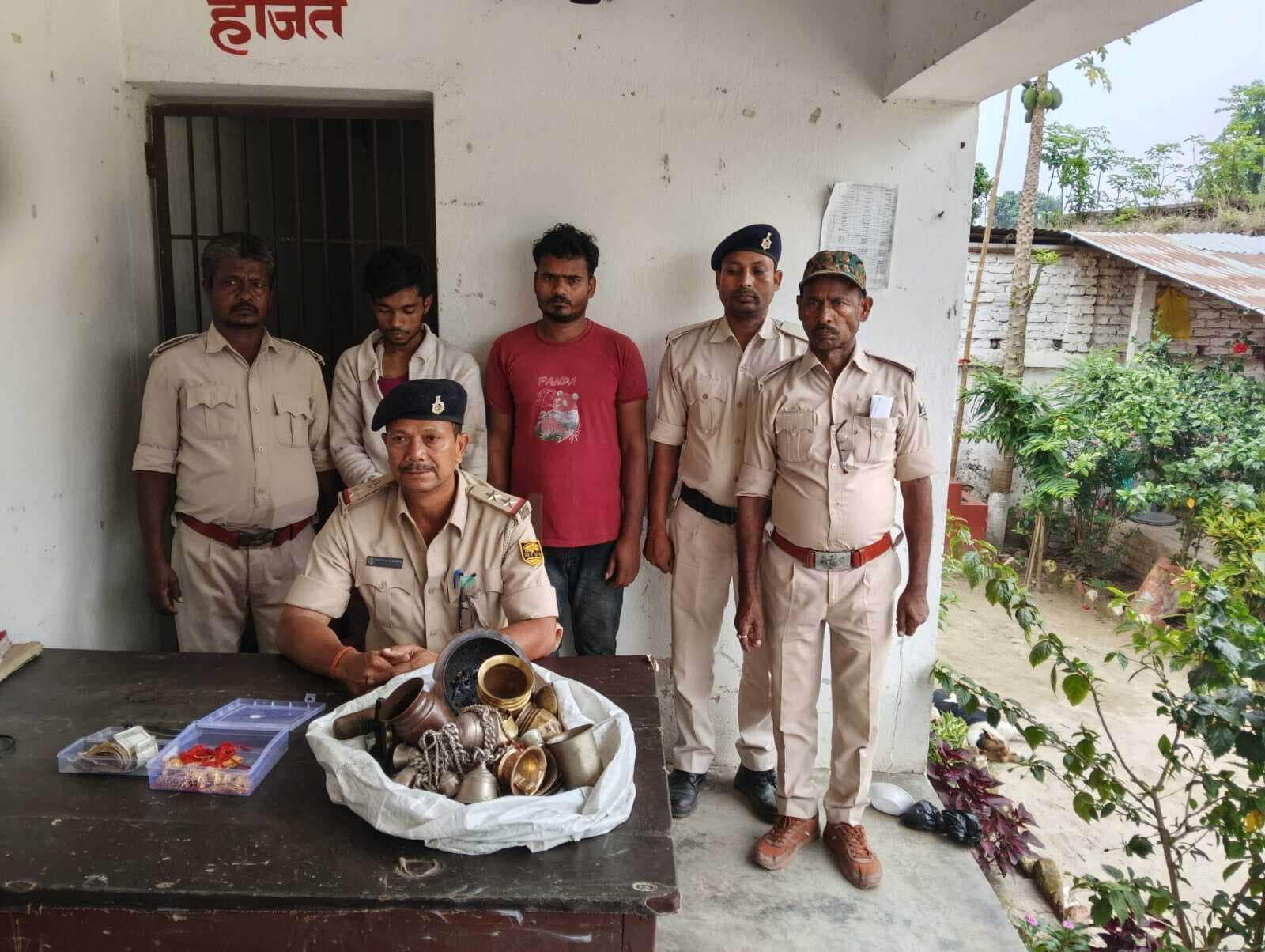 रौतारा दुर्गा मंदिर चोरी कांड में दो गिरफ्तार