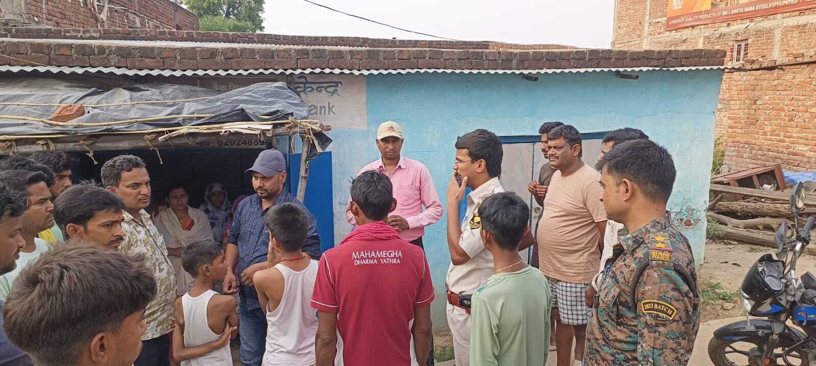 गया में बेखौफ अपराधी: बांकेबाजार में ग्राहक बनकर घुसे बदमाश, पिस्टल के बल पर पीएनबी सीएसपी से सवा लाख की लूट