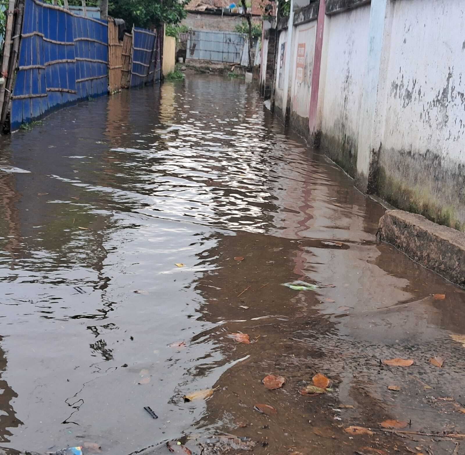 SUPAUL: मूसलधार बारिश से जनजीवन अस्त-व्यस्त, ग्रामीण सड़कें पर आवागमन प्रभावित