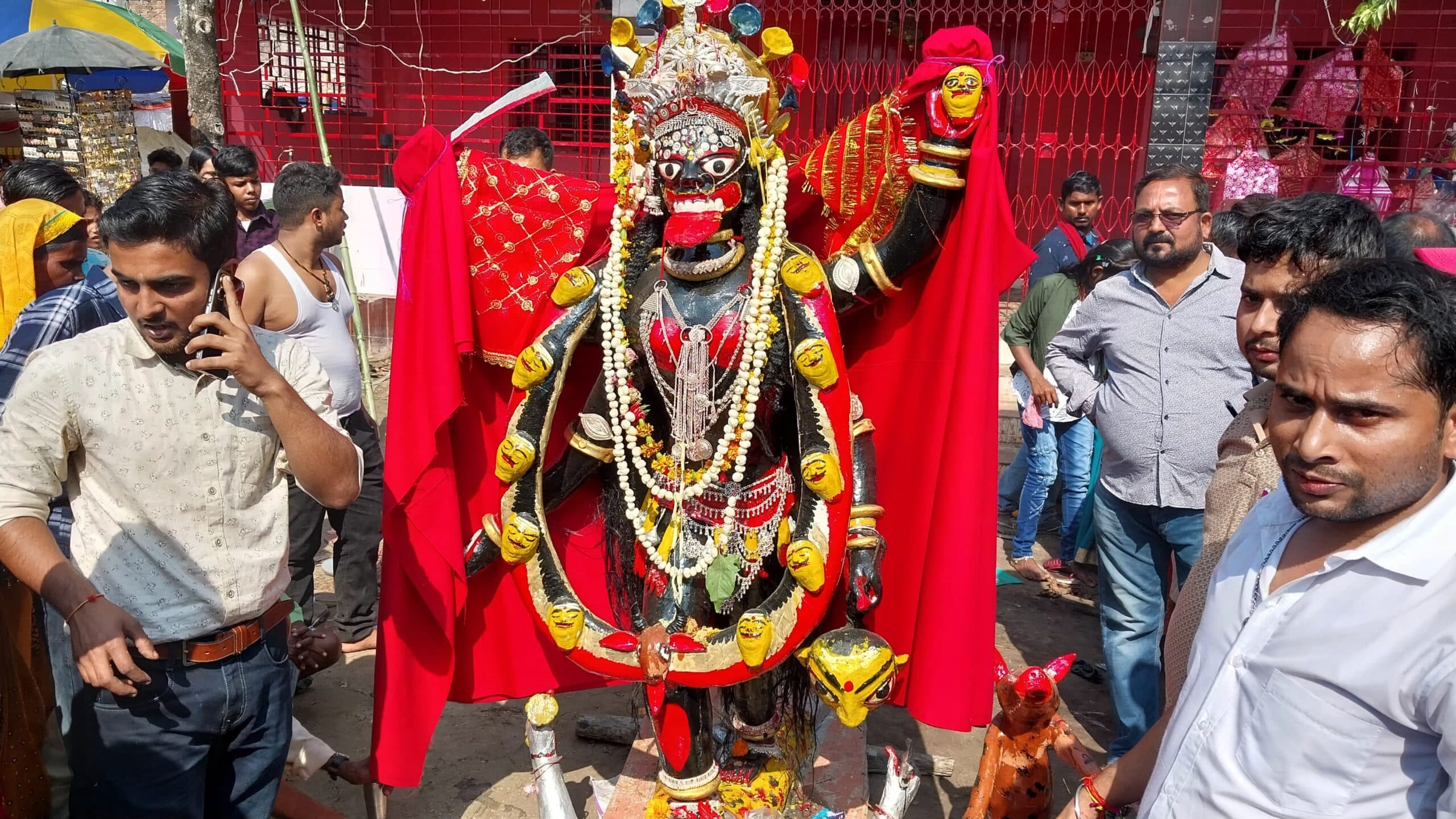 ARARIA : अररिया के मंदिरों में आज का दर्शन : आस्था का केंद्र है जयनगर स्थित दक्षिणेश्वरी काली मंदिर