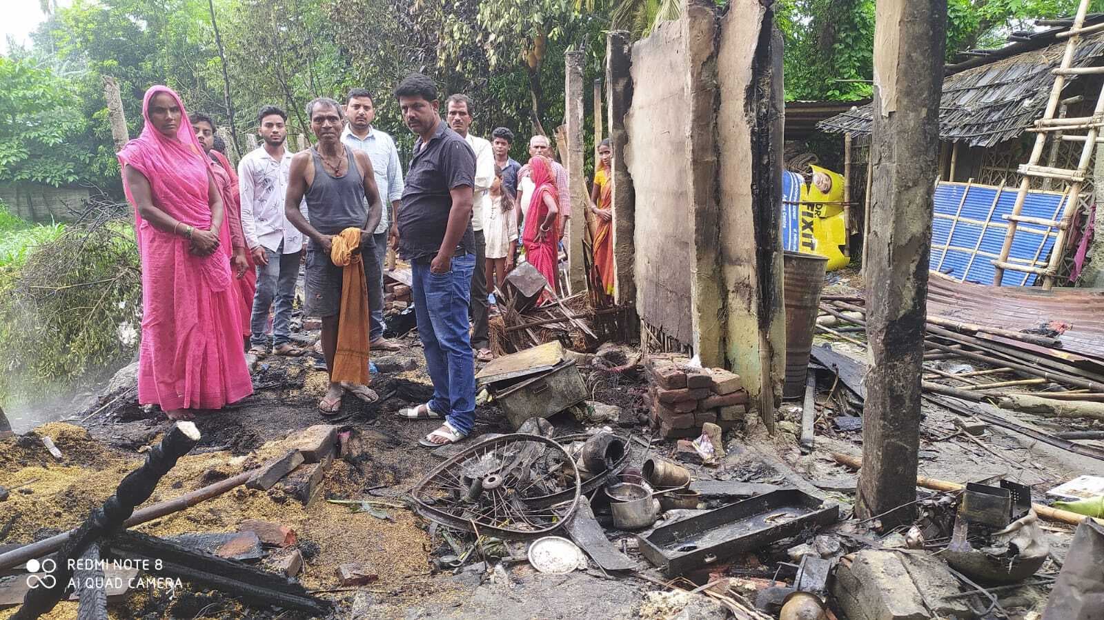 ARARIA : फारबिसगंज में भीषण अगलगी, चार घर जले, आठ मवेशियों की मौत