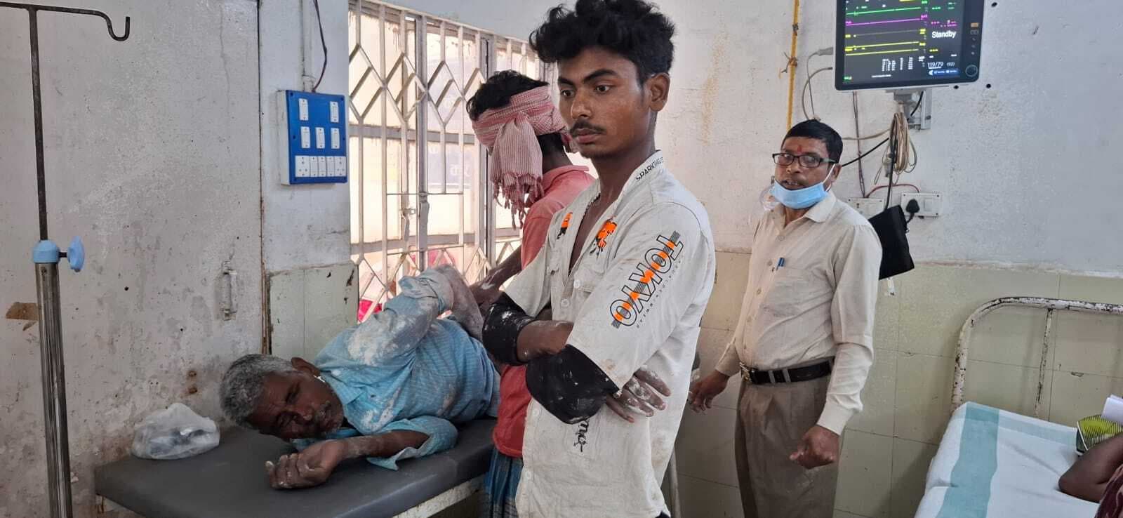 PURNIA : जमीन बंटवारे को तैयार नहीं होने पर दो बेटों ने पिता पर किया तलवार से हमला