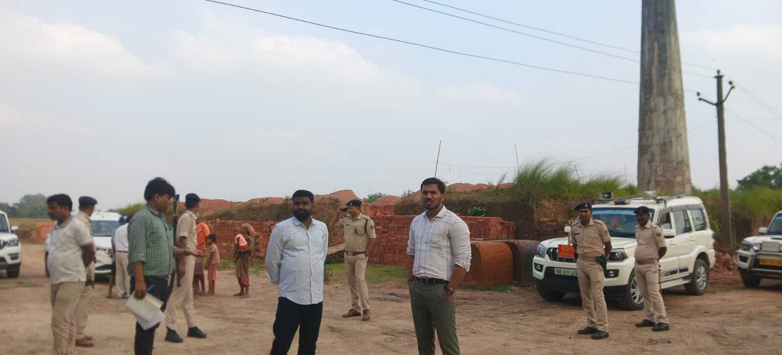 KISHANGANJ : ईंट भट्ठा पर प्रशासन का मारा छापा, भारी मात्रा में अवैध घरेलू गैस सिलेंडर जब्त