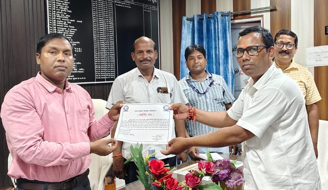 Gopalganj News : बैकुंठपुर में उत्कृष्ट कार्य करने वाले 30 प्रगणकों को मिला प्रशस्ति पत्र