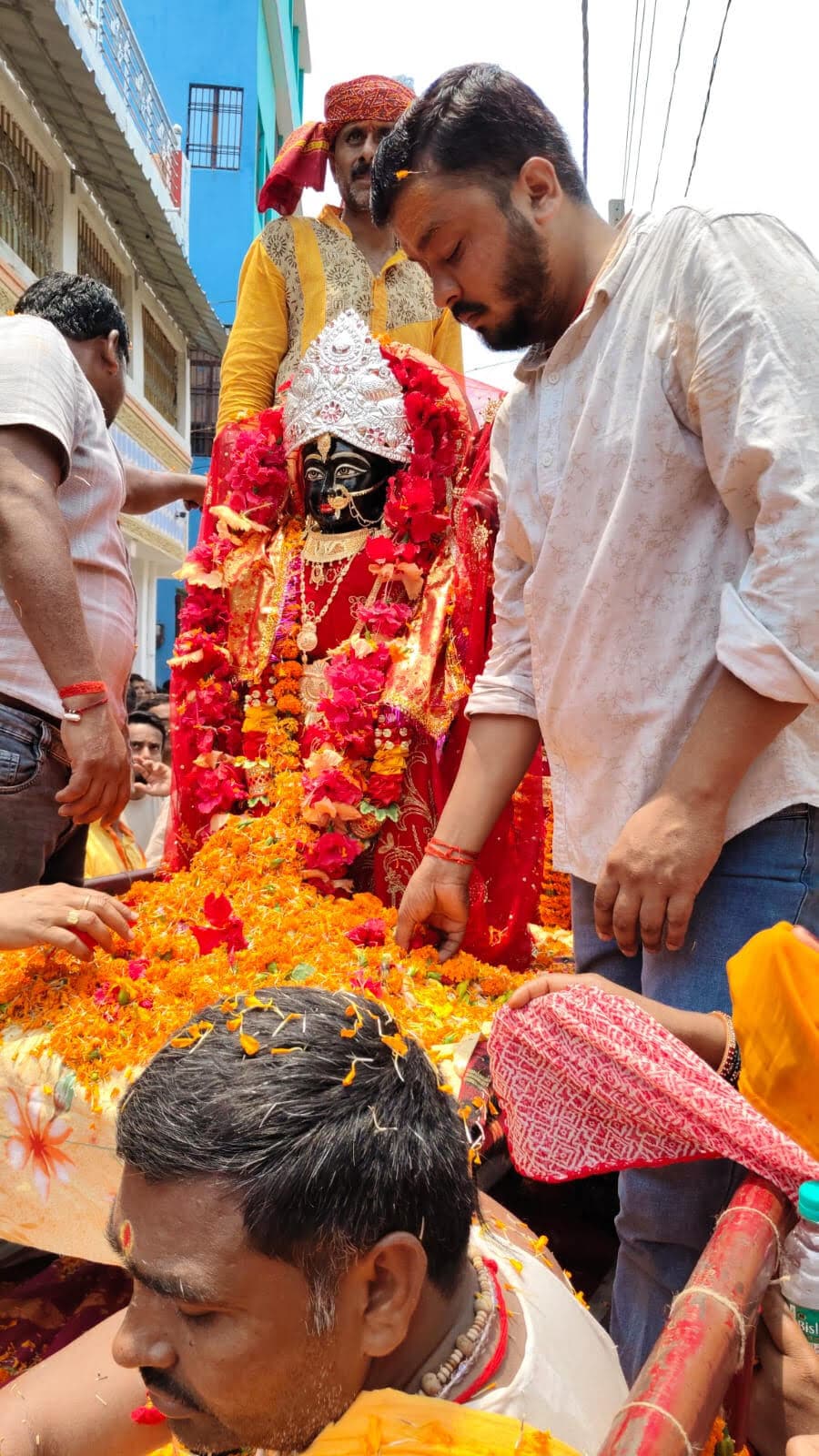 माता के जयकारों के साथ नगर भ्रमण, उमड़ा जनसैलाब