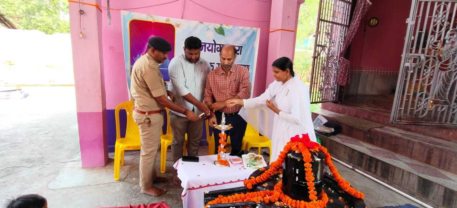 गोविंदपुर में आध्यात्मिक चित्र प्रदर्शनी, चरित्र निर्माण का दिया गया संदेश