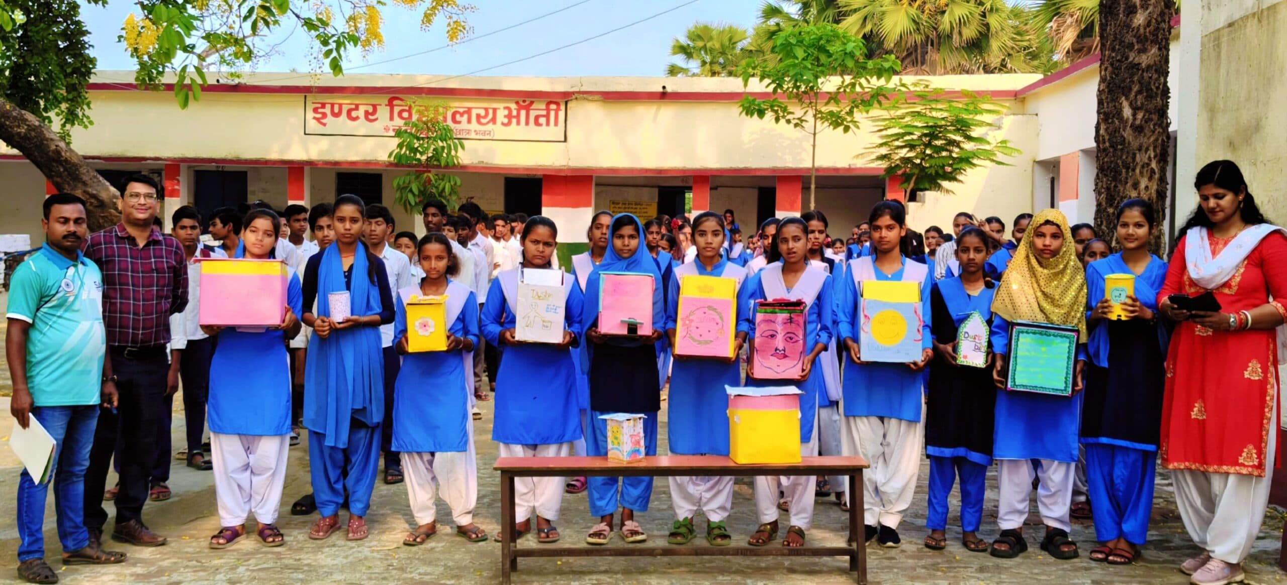 कबाड़ से जुगाड़ : आंती विद्यालय के बच्चों ने डस्टबिन बनाकर दिया स्वच्छता का संदेश