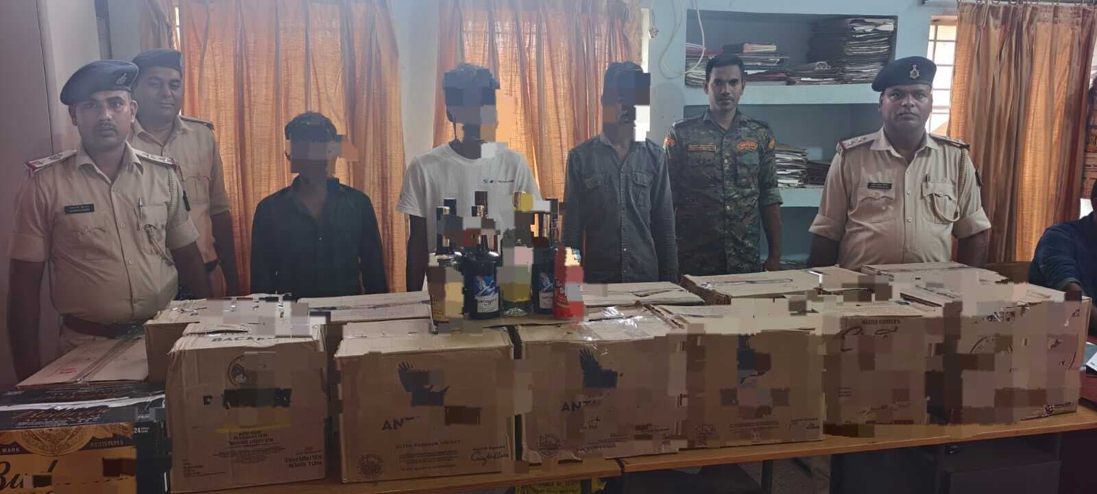 पुलिस ने 200 लीटर शराब के साथ तीन धंधेबाज को किया गिरफ्तार