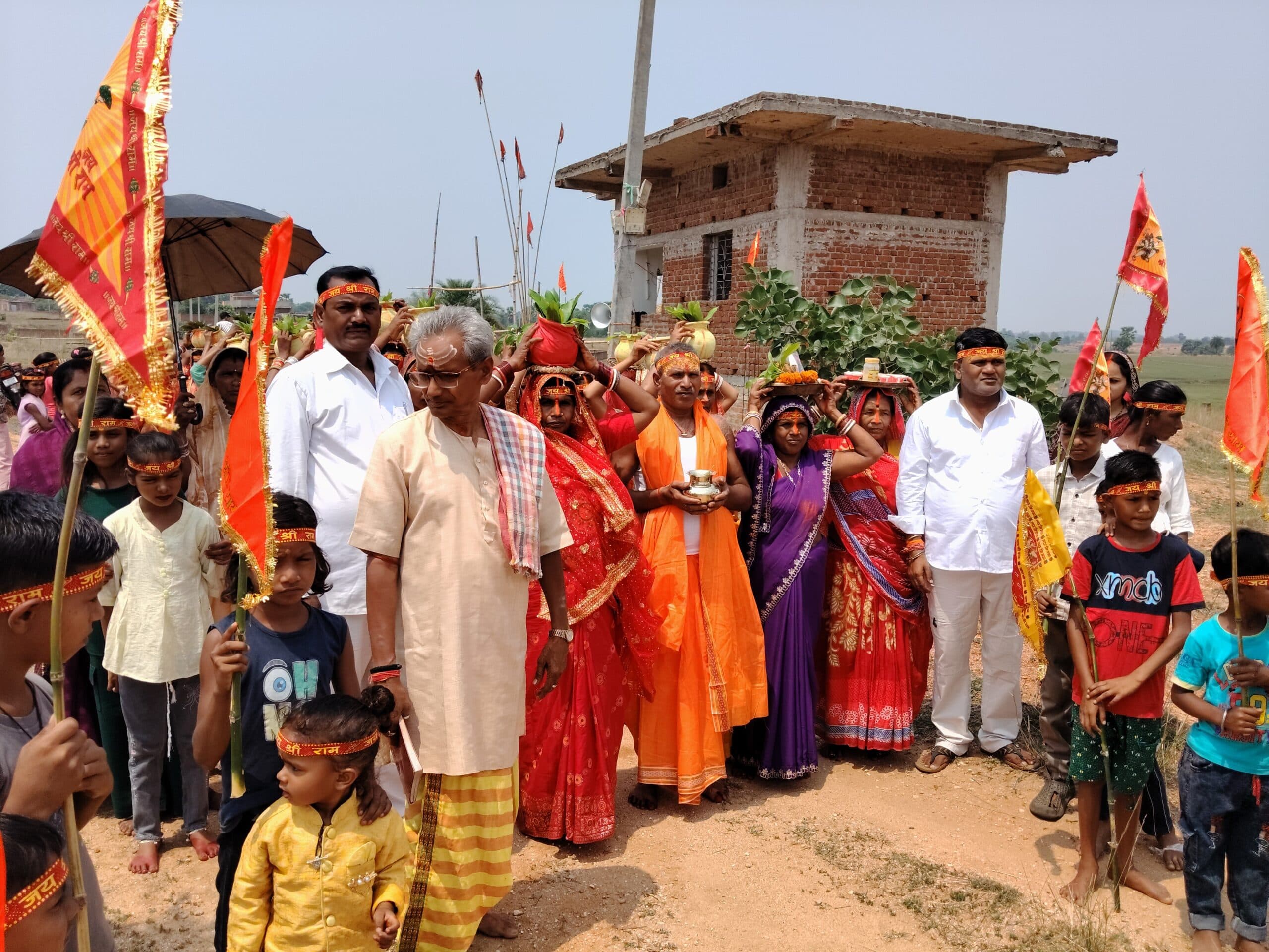 देवीपुर  : प्राण-प्रतिष्ठा को लेकर निकली कलश यात्रा