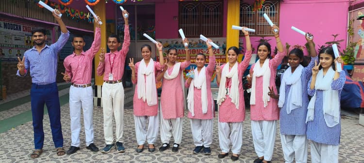 विज्ञान संकाय में मॉडर्न इंगलिश स्कूल की श्रुति आर्या 94.5% अंकों के साथ बनी जिला टॉपर