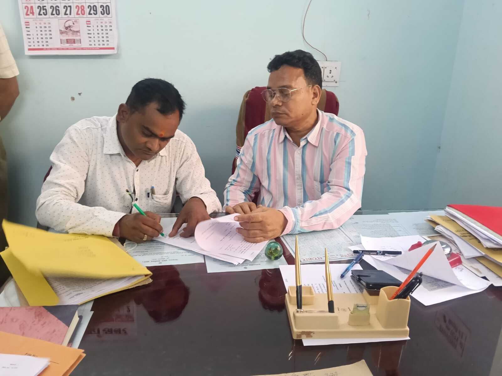 कार्यपालक दंडाधिकारी विनय कुमार पांडेय ने पालोजोरी बीडीओ व सीओ का लिया प्रभार