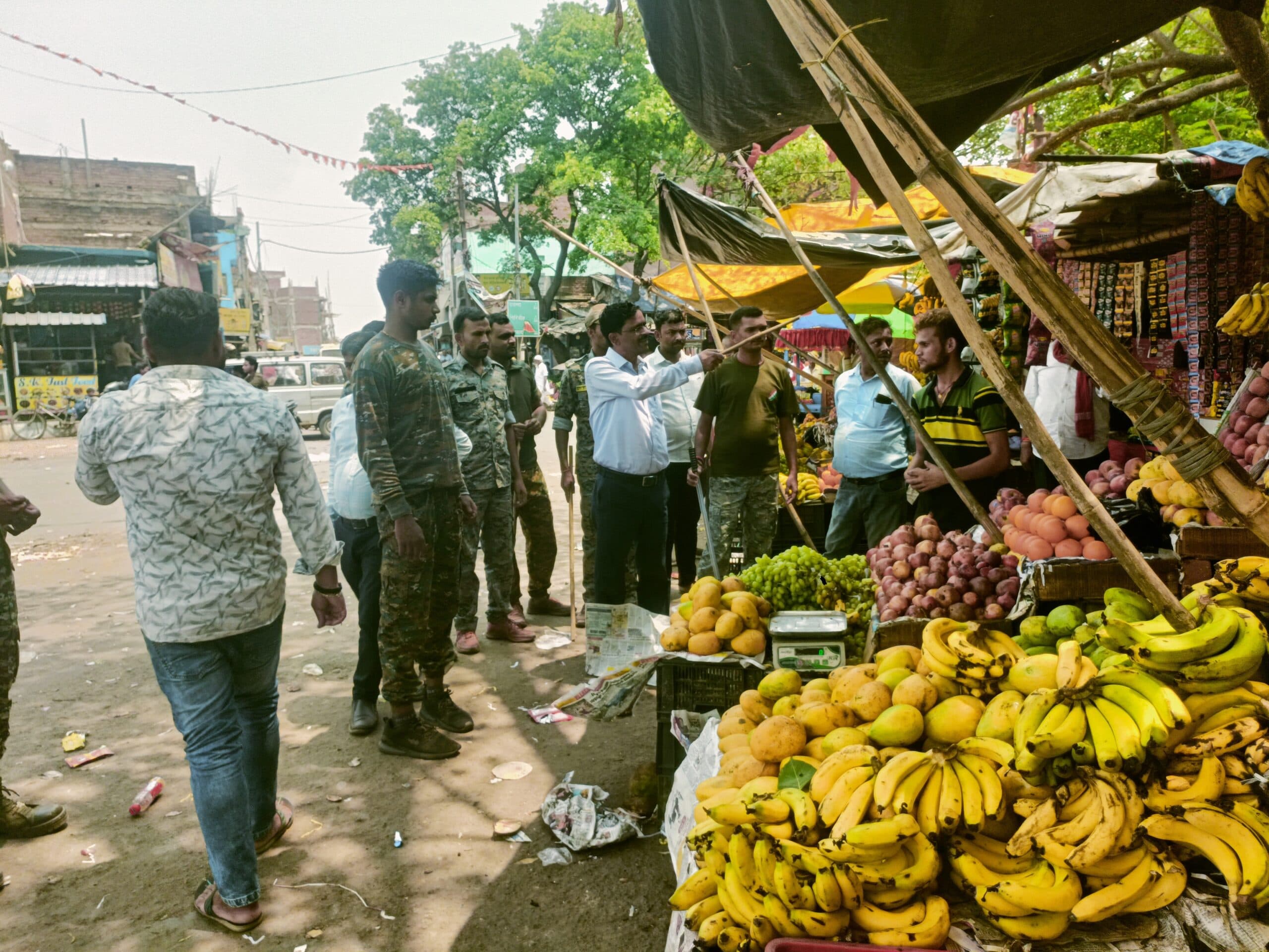 Giridih News :जमुआ चौक पर चला अतिक्रमण हटाओ अभियान