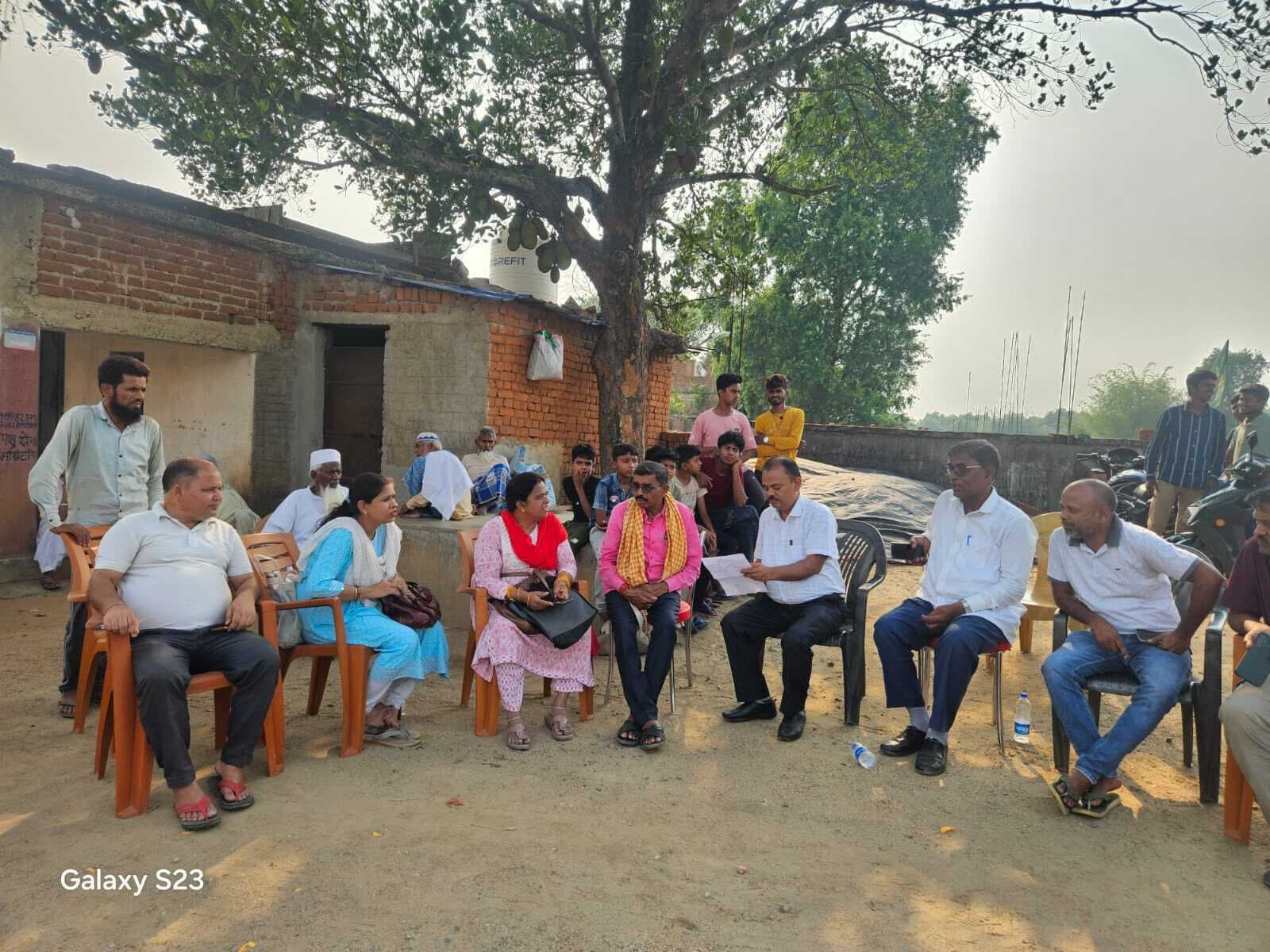 Giridih News :लाभुकों से रिश्वत लेने की बीडीओ ने की जांच