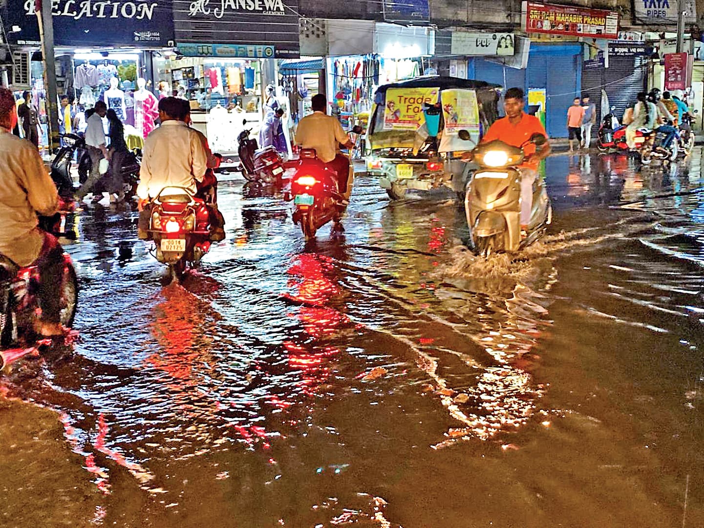 Rourkela News: दिनभर धूप ने किया परेशान, शााम में आंधी-पानी से कई इलाकों में जलजमाव, गिरे पेड़