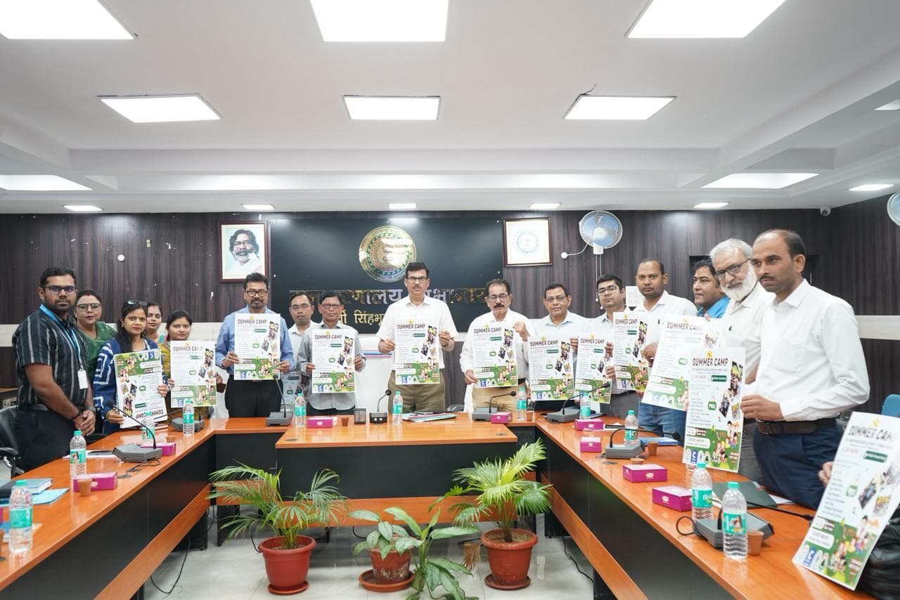 Jamshedpur News : लापरवाह कर्मियों की पहचान कर करें कार्रवाई : डीसी