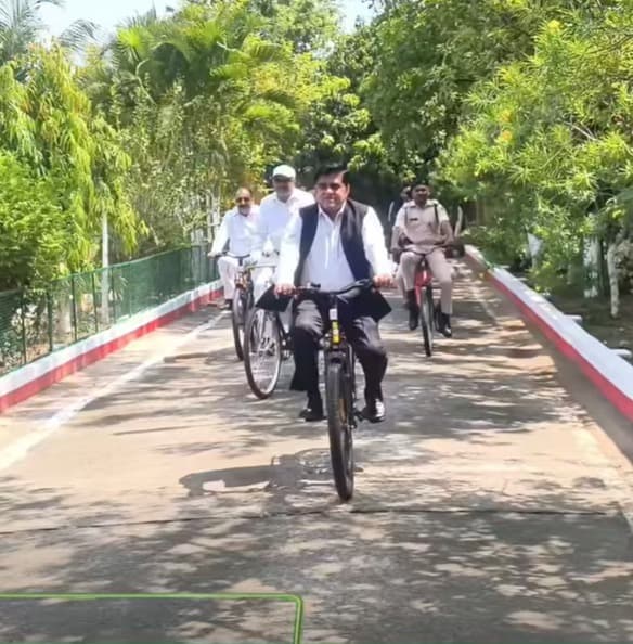 Banka : ऊर्जा बचत व पर्यावरण संरक्षण का संदेश लेकर साइकिल से कोर्ट पहुंचे जिला जज व न्यायिक पदाधिकारी