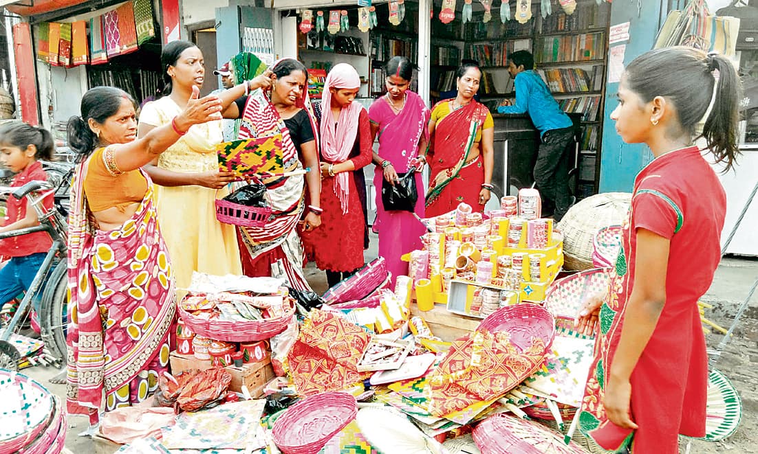 Banka : वट सावित्री पूजा को लेकर बाजारों में रौनक, कृष्णमुरारी ने बताया व्रत का महत्व