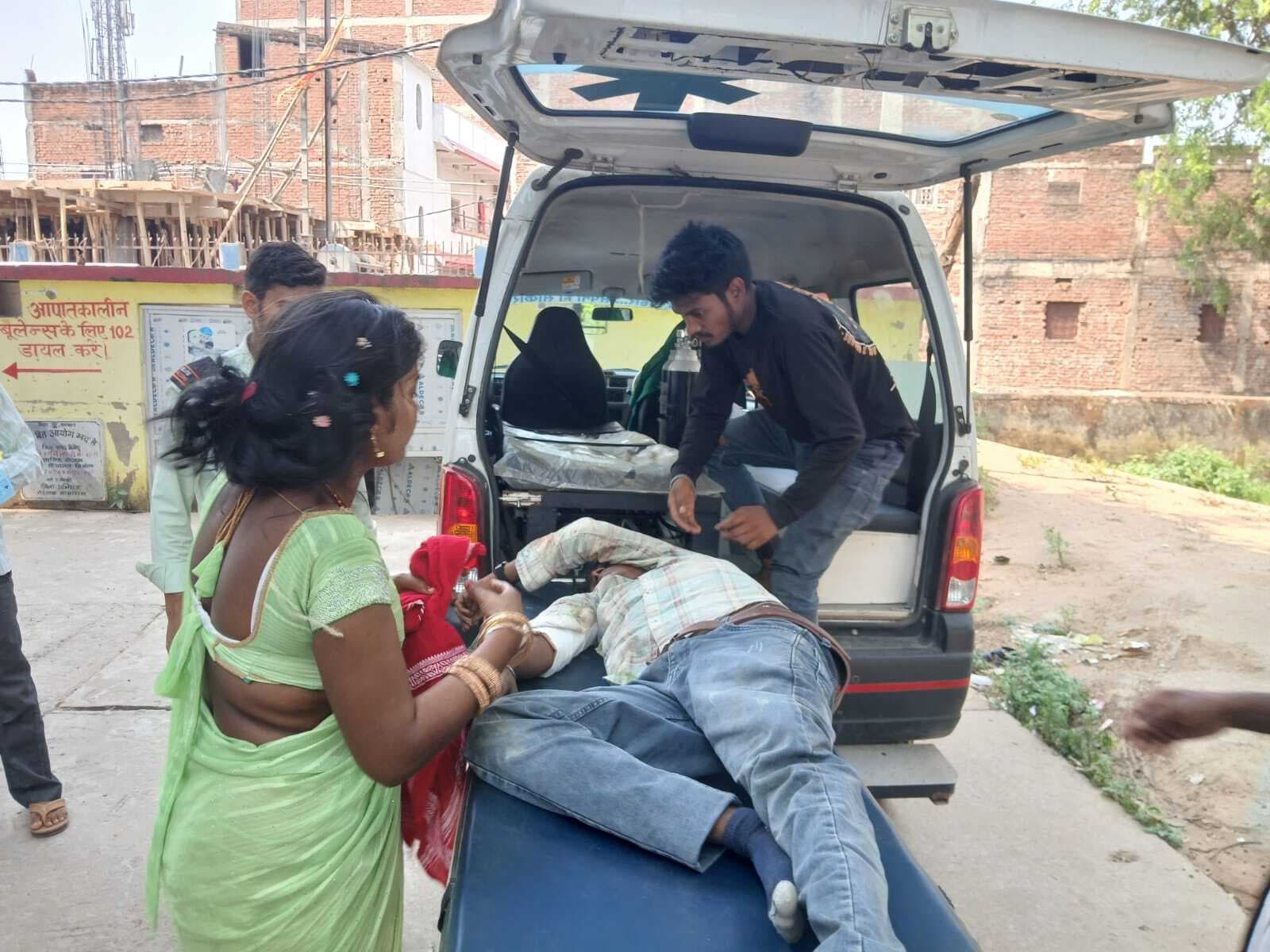टेढ़का मोड़ के पास बिजली पोल से टकरायी बाइक, एक किशोर की मौत, दो घायल