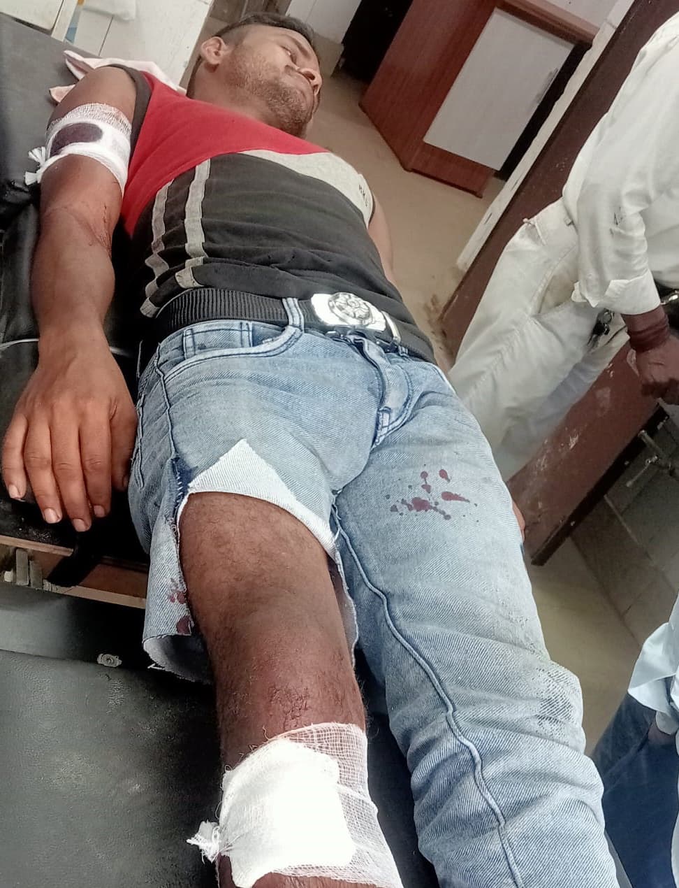 पूर्णिया-श्रीनगर मार्ग पर बस ने बाइक को मारी टक्कर, एक घायल