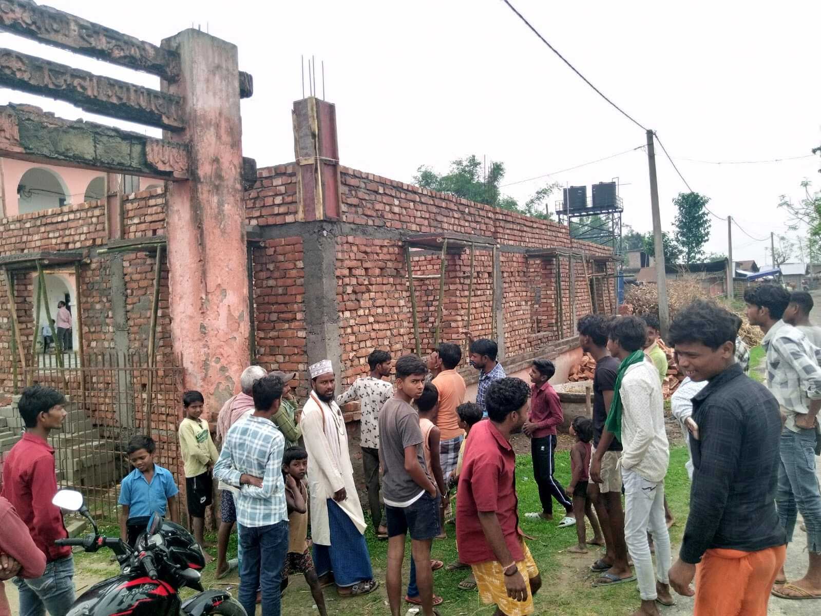 कंप्यूटर कक्ष के निर्माण में अनियमितता का आरोप