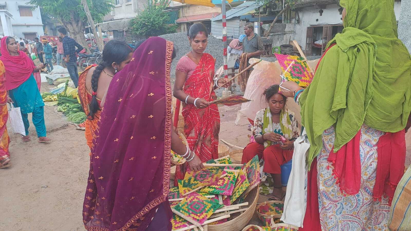 वट सावित्री पूजा को लेकर बाजारों में बढ़ी रौनक